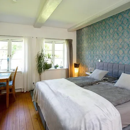 With 1 Bedroom *