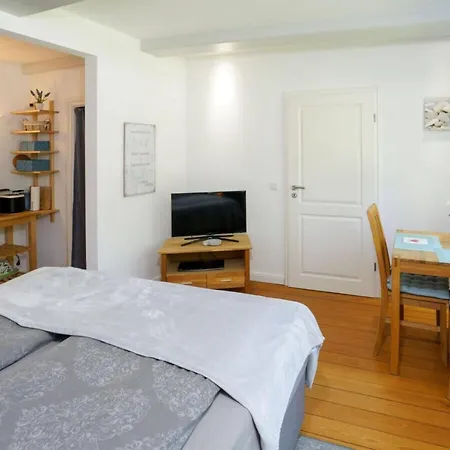 With 1 Bedroom Uelvesbull